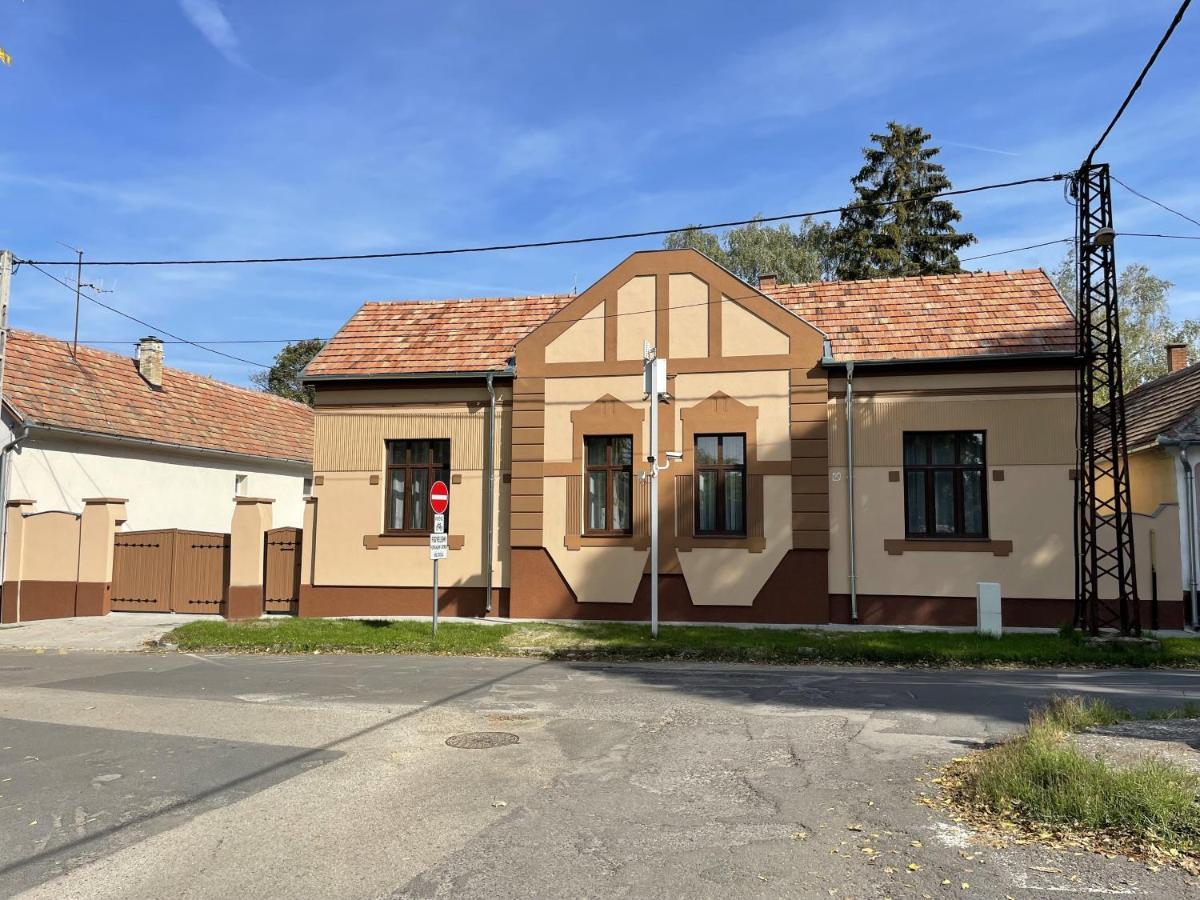 קישקונהלש Kovacs Apartmanhaz מראה חיצוני תמונה