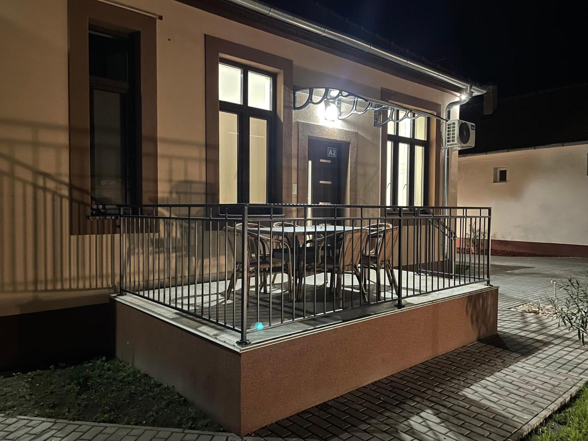 קישקונהלש Kovacs Apartmanhaz חדר תמונה